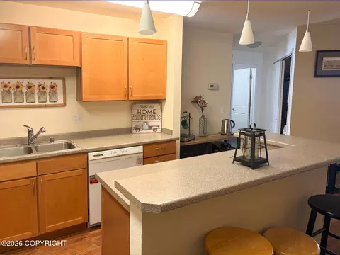 Kitchen - 3929 E Turnagain Blvd # 7, Anchorage, AK 99517 photo 3 of 5