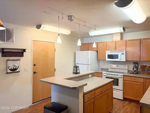 Kitchen - 3929 E Turnagain Blvd # 7, Anchorage, AK 99517 photo 5 of 5