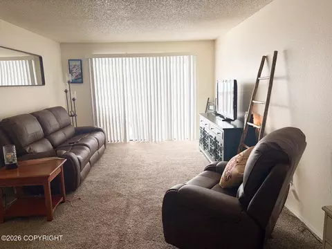 Living - 3929 E Turnagain Blvd # 7, Anchorage, AK 99517 photo 2 of 4