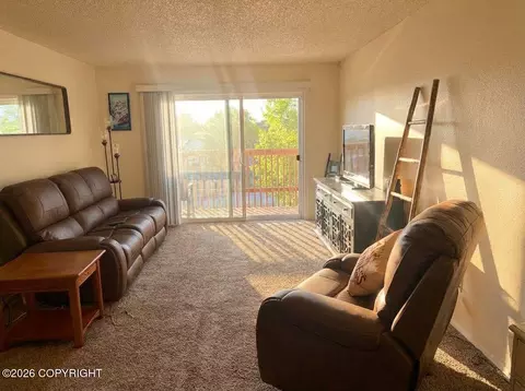 Living - 3929 E Turnagain Blvd # 7, Anchorage, AK 99517 photo 3 of 4