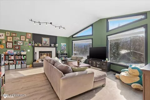 Living - 9607 St George Cir, Eagle River, AK 99577 photo 2 of 4