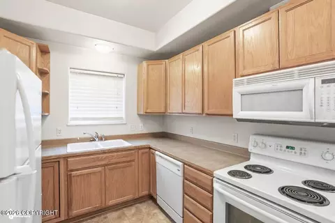 Kitchen - 9215 Commons Pl # 5, Anchorage, AK 99502 photo 1 of 1