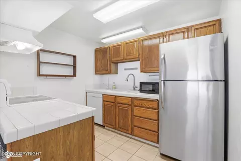 Kitchen - 1441 E 17th Ave # 9, Anchorage, AK 99501 photo 1 of 2