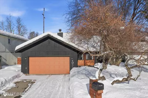 4031 Romanzof Cir, Anchorage, AK 99517