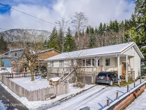 926 Jackson St, Ketchikan, AK 99901