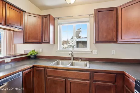 Kitchen - 20610 Mountainside Dr, Eagle River, AK 99577 photo 2 of 5