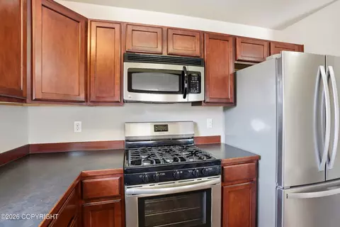 Kitchen - 20610 Mountainside Dr, Eagle River, AK 99577 photo 3 of 5