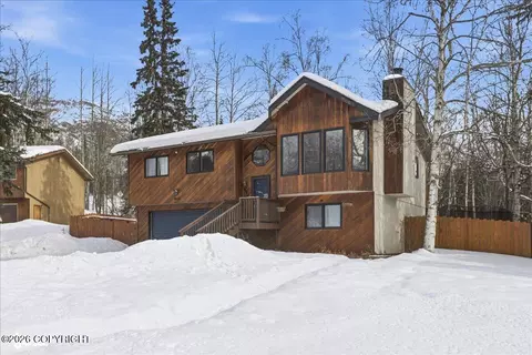 9621 Nizki Cir, Eagle River, AK 99577