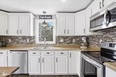 9621 Nizki Cir, Eagle River, AK 99577 photo 10