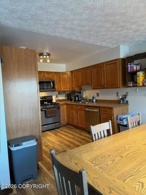 Kitchen - 18548 Neumann Cir, Eagle River, AK 99577 photo 2 of 2