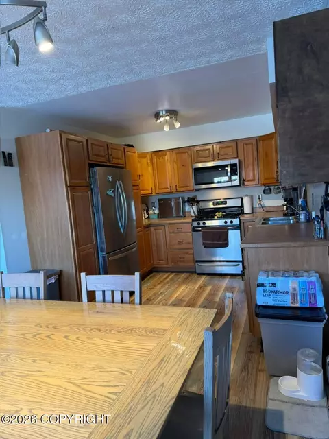 Kitchen - 18548 Neumann Cir, Eagle River, AK 99577 photo 1 of 2