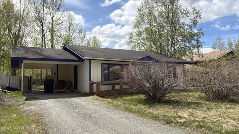 674 W Fern Ave, Palmer, AK 99645