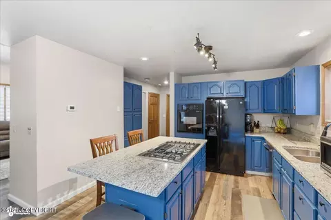 Kitchen - 22676 Sampson Dr, Chugiak, AK 99567 photo 3 of 4