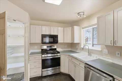 Kitchen - 17450 N Juanita Loop, Eagle River, AK 99577 photo 3 of 5