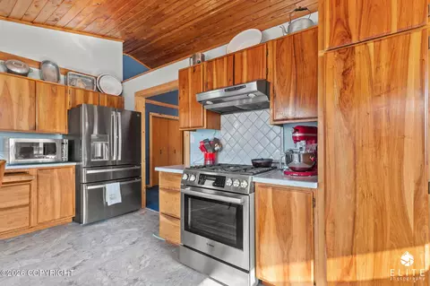 Kitchen - 25418 Eagle River Rd, Eagle River, AK 99577 photo 1 of 3