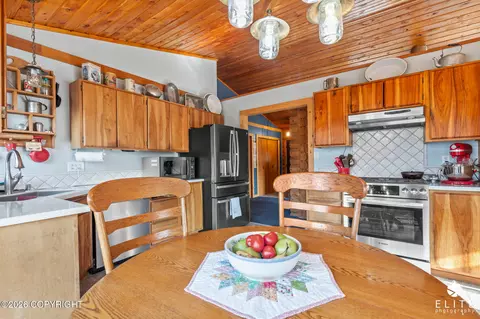 Kitchen - 25418 Eagle River Rd, Eagle River, AK 99577 photo 2 of 3