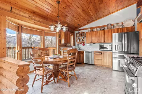 Kitchen - 25418 Eagle River Rd, Eagle River, AK 99577 photo 3 of 3