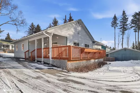 502 Soundview Ave, Homer, AK 99603