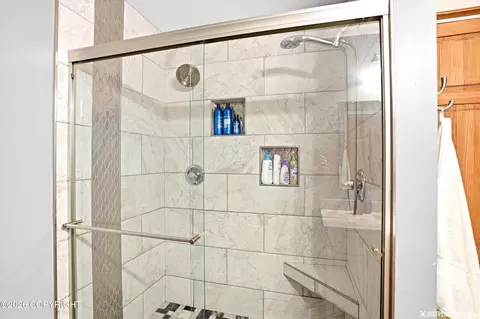 Bath - 24419 Thunderbird Dr, Chugiak, AK 99567 photo 2 of 3