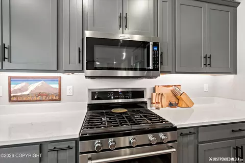 Kitchen - 27365 Vantage Ave, Eagle River, AK 99577 photo 4 of 5