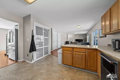 Kitchen - 2005 Casey Cusack Loop, Anchorage, AK 99515 photo 6 of 8