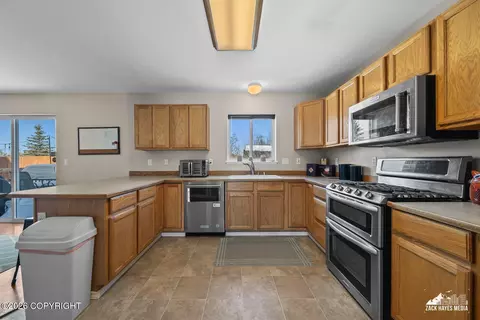 Kitchen - 2005 Casey Cusack Loop, Anchorage, AK 99515 photo 5 of 8