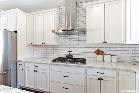 Kitchen - 25413 Mc Intyre Rd, Eagle River, AK 99577 photo 7 of 8