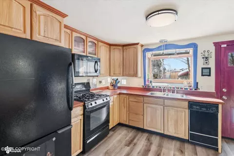 Kitchen - 3208 Oregon Dr, Anchorage, AK 99517 photo 2 of 4