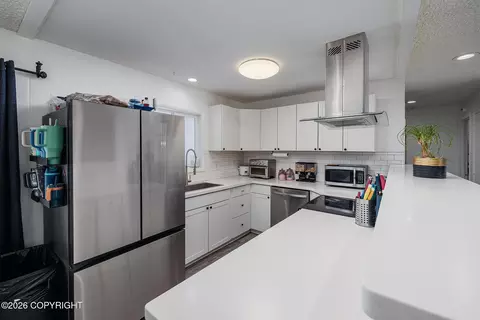 Kitchen - 19823 Eagle River Rd, Eagle River, AK 99577 photo 1 of 3
