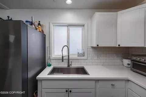 Kitchen - 19823 Eagle River Rd, Eagle River, AK 99577 photo 2 of 3