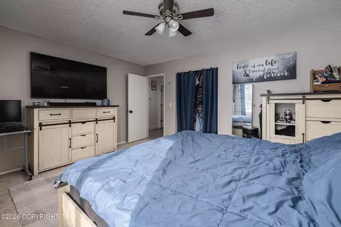 Bedroom - 19823 Eagle River Rd, Eagle River, AK 99577 photo 4 of 6