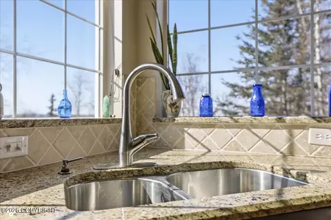 Kitchen - 18651 Caspian Ct, Eagle River, AK 99577 photo 8 of 10
