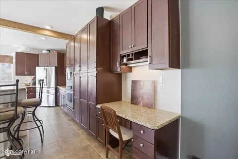 Kitchen - 18651 Caspian Ct, Eagle River, AK 99577 photo 3 of 10