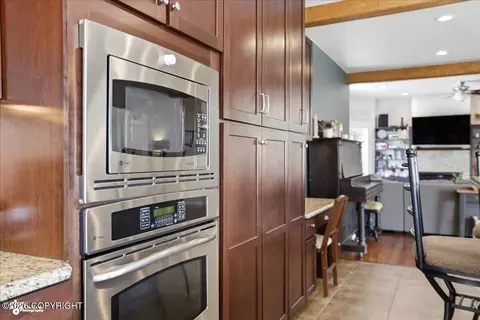 Kitchen - 18651 Caspian Ct, Eagle River, AK 99577 photo 5 of 10