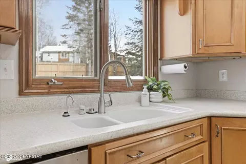 Kitchen - 19321 Verdant Cir, Eagle River, AK 99577 photo 3 of 8