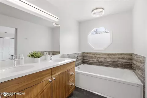 Bath - 19321 Verdant Cir, Eagle River, AK 99577 photo 4 of 11