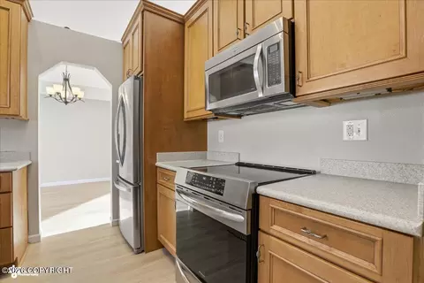 Kitchen - 19321 Verdant Cir, Eagle River, AK 99577 photo 4 of 8