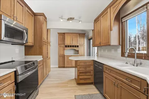 Kitchen - 19321 Verdant Cir, Eagle River, AK 99577 photo 1 of 8