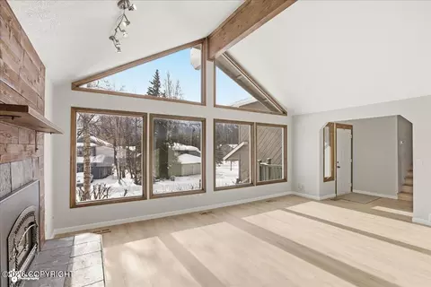 Living - 19321 Verdant Cir, Eagle River, AK 99577 photo 3 of 7