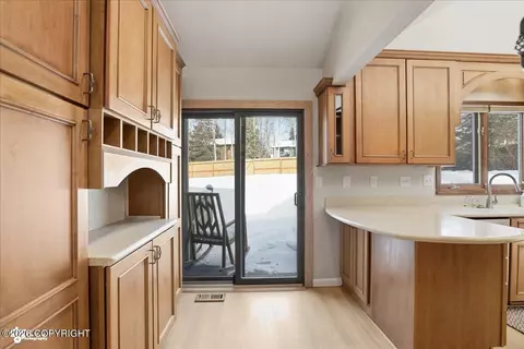 Kitchen - 19321 Verdant Cir, Eagle River, AK 99577 photo 7 of 8
