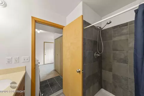 Bath - 18699 Stonehill Dr, Eagle River, AK 99577 photo 6 of 7