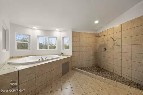 Bath - 18699 Stonehill Dr, Eagle River, AK 99577 photo 4 of 7