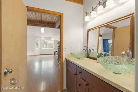 Bath - 18699 Stonehill Dr, Eagle River, AK 99577 photo 2 of 7