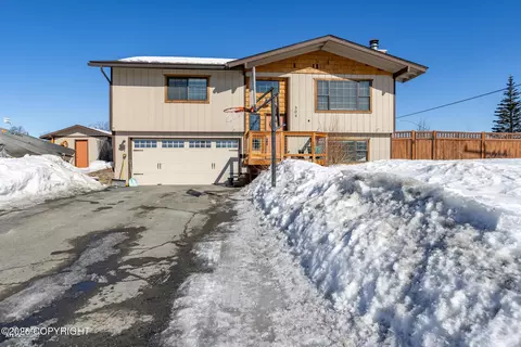 304 W Katmai Ave, Soldotna, AK 99669