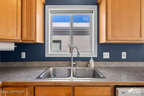 Kitchen - 20850 Mountainside Dr, Eagle River, AK 99577 photo 4 of 6