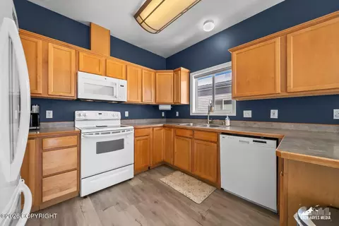 Kitchen - 20850 Mountainside Dr, Eagle River, AK 99577 photo 2 of 6