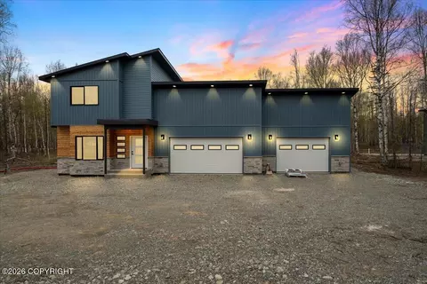 7404 N Paw St, Wasilla, AK 99654