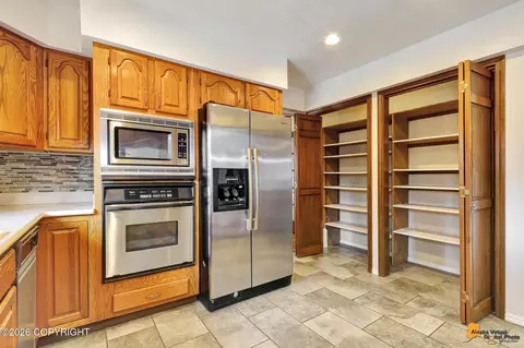 Kitchen - 9850 Main Tree Dr, Anchorage, AK 99507 photo 3 of 6