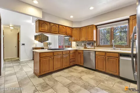 Kitchen - 9850 Main Tree Dr, Anchorage, AK 99507 photo 4 of 6