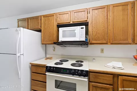 Kitchen - 5618 E 40th Ave # C-102, Anchorage, AK 99504 photo 3 of 4